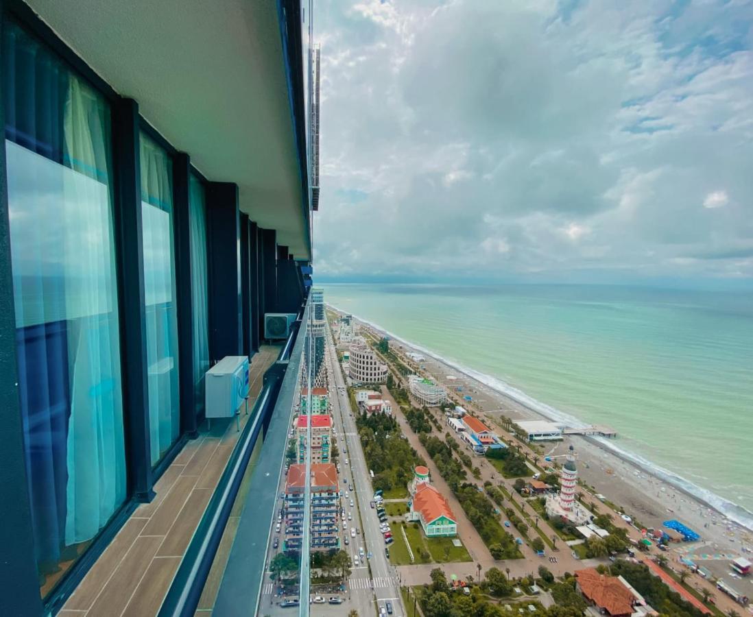 ホテル Batumi Floor40 エクステリア 写真