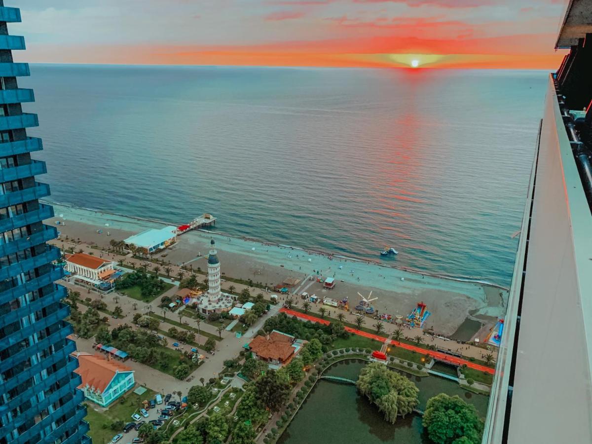 ホテル Batumi Floor40 エクステリア 写真