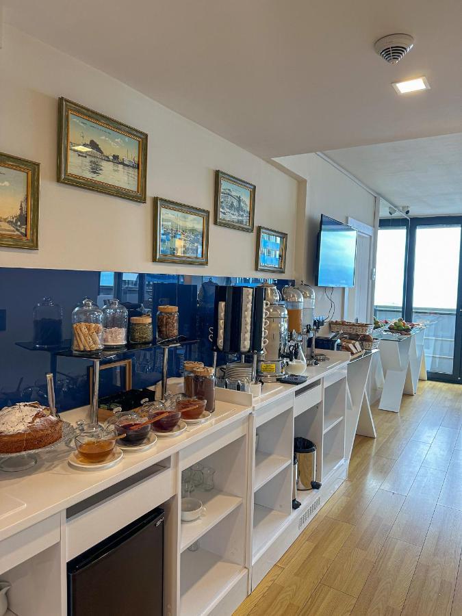 ホテル Batumi Floor40 エクステリア 写真