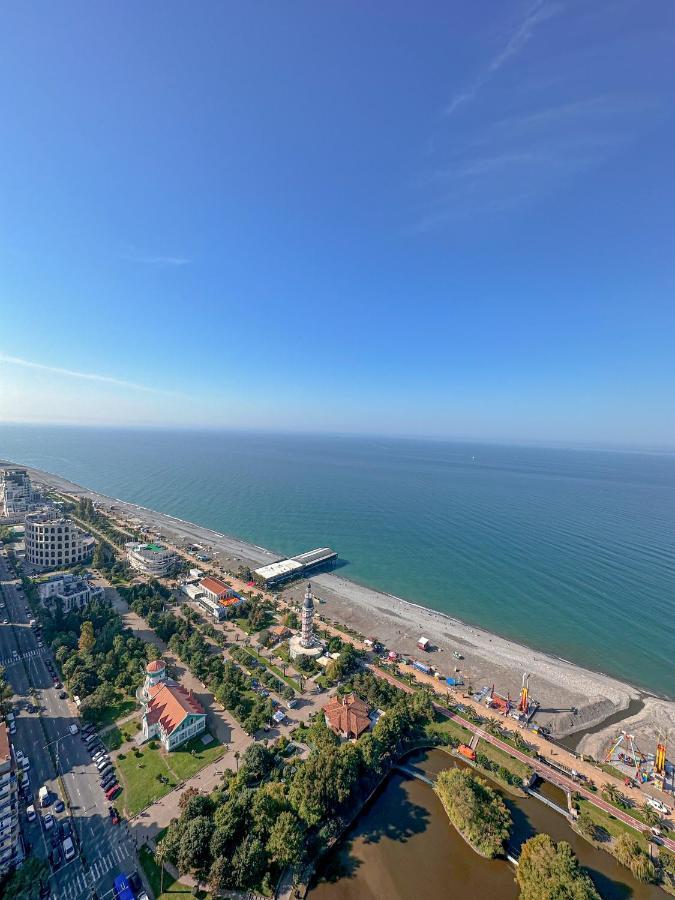 ホテル Batumi Floor40 エクステリア 写真