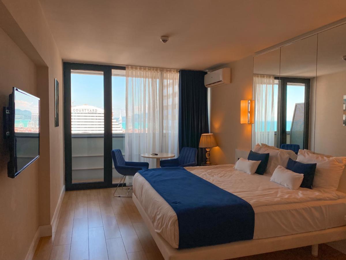 ホテル Batumi Floor40 エクステリア 写真