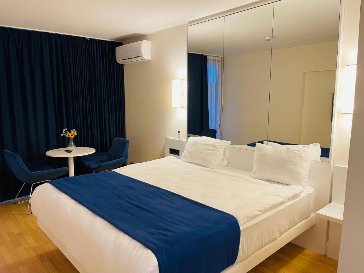 ホテル Batumi Floor40 エクステリア 写真