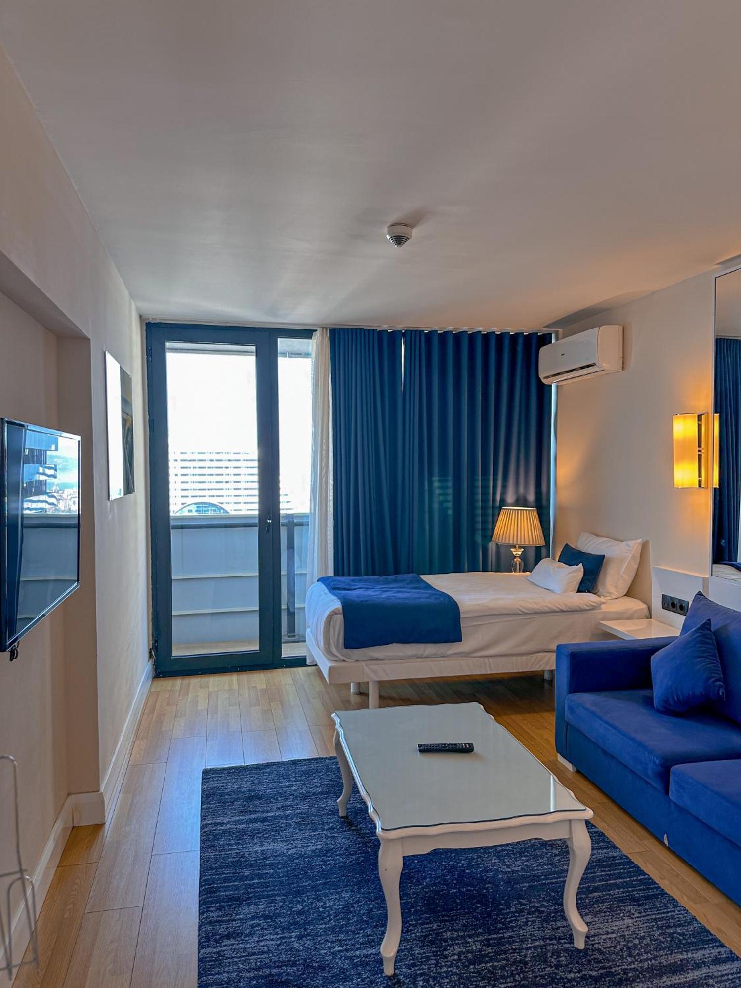 ホテル Batumi Floor40 エクステリア 写真