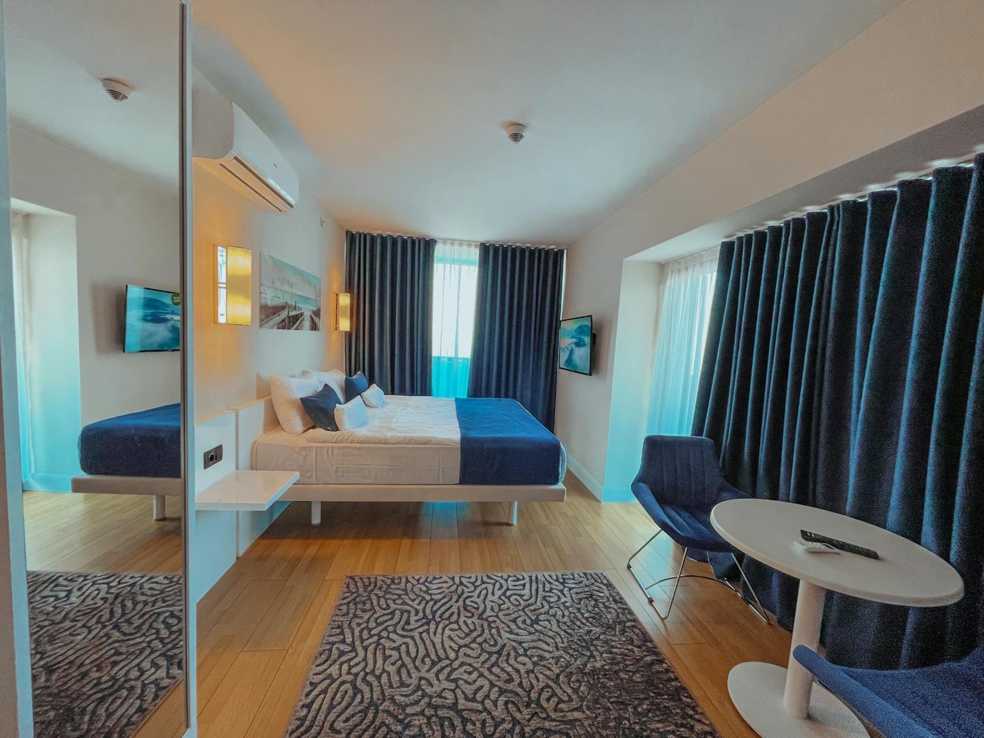 ホテル Batumi Floor40 エクステリア 写真