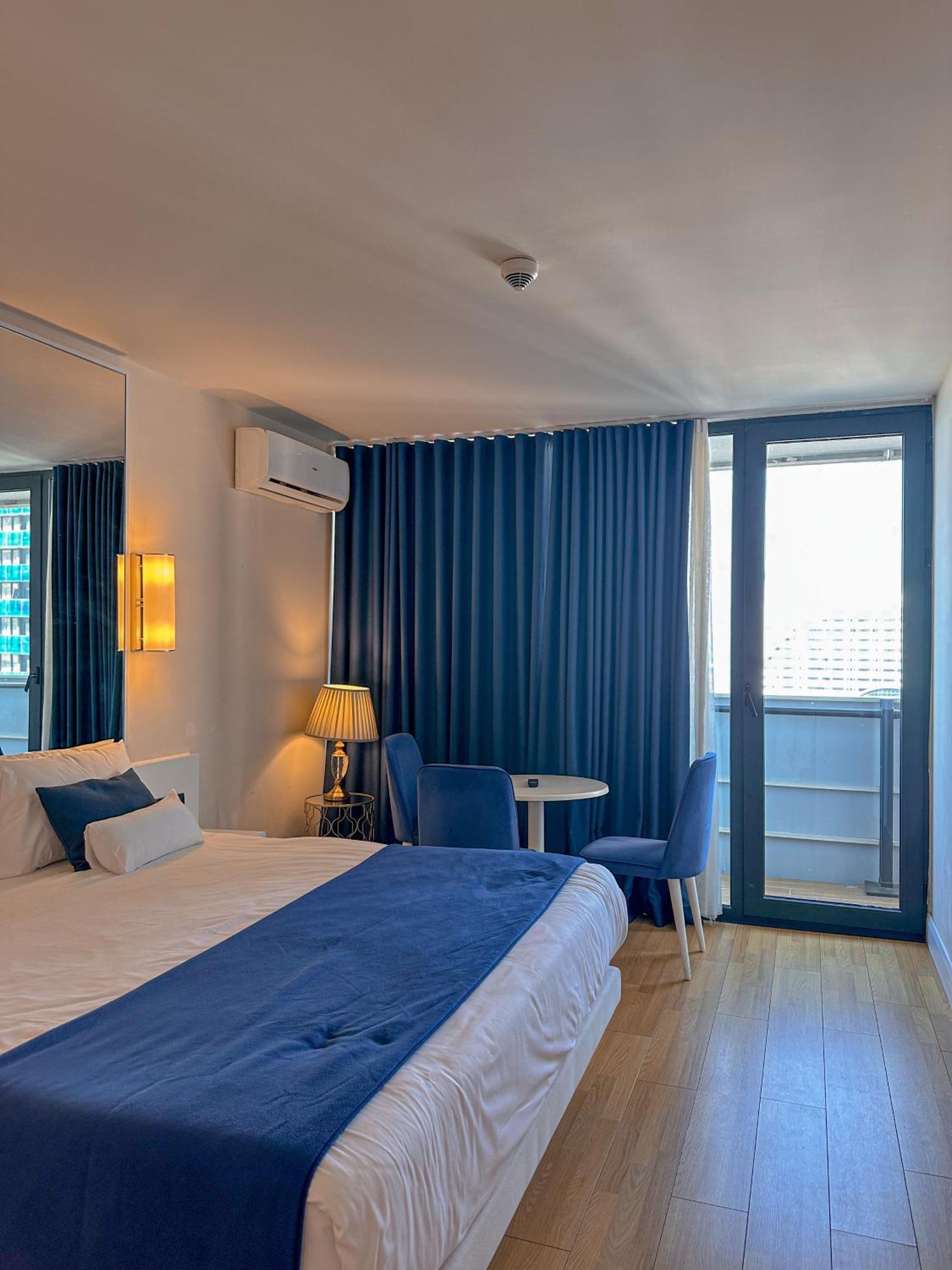 ホテル Batumi Floor40 エクステリア 写真